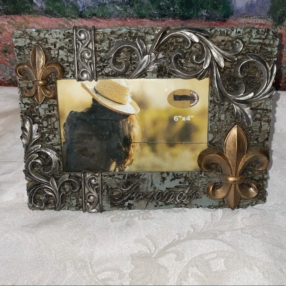 NEW Heavy Stone 6” x 4” “Friends” Silver & Gold Fleur De Lis Picture Frame